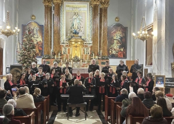 La Iglesia de La Nucía acogió un navideño concierto de la coral de la Unió Musical