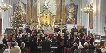 La Iglesia de La Nucía acogió un navideño concierto de la coral de la Unió Musical