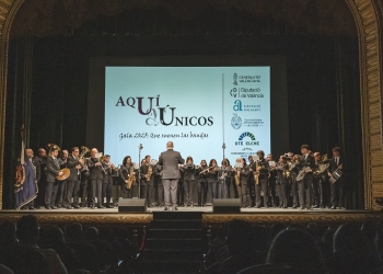 El Gran Teatro de Elche vibra con la fiesta de ‘AQUÍ y Únicos’