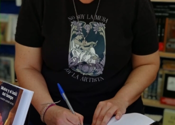 «Escribo como leo, de una forma caótica»