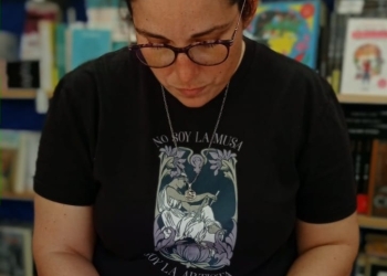 «Escribo como leo, de una forma caótica»