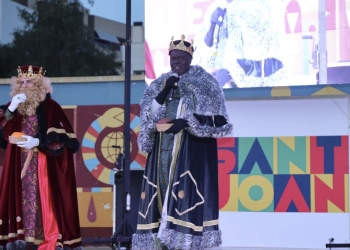 Los Reyes Magos volverán a entregar en mano regalos a los niños y niñas de Sant Joan al acabar la Cabalgata