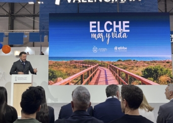 Elche presenta en Fitur su propuesta turística “Mar y Vida” como destino de playa natural