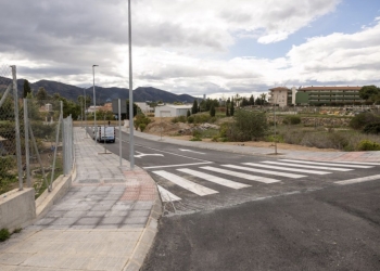 Con el asfaltado y señalización concluyen las obras de remodelación de la calle Rosa dels Vents en l’Alfàs