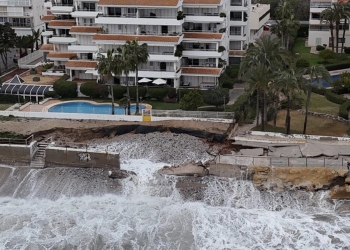 Altea sufre las consecuencias del temporal marítimo de los últimos días
