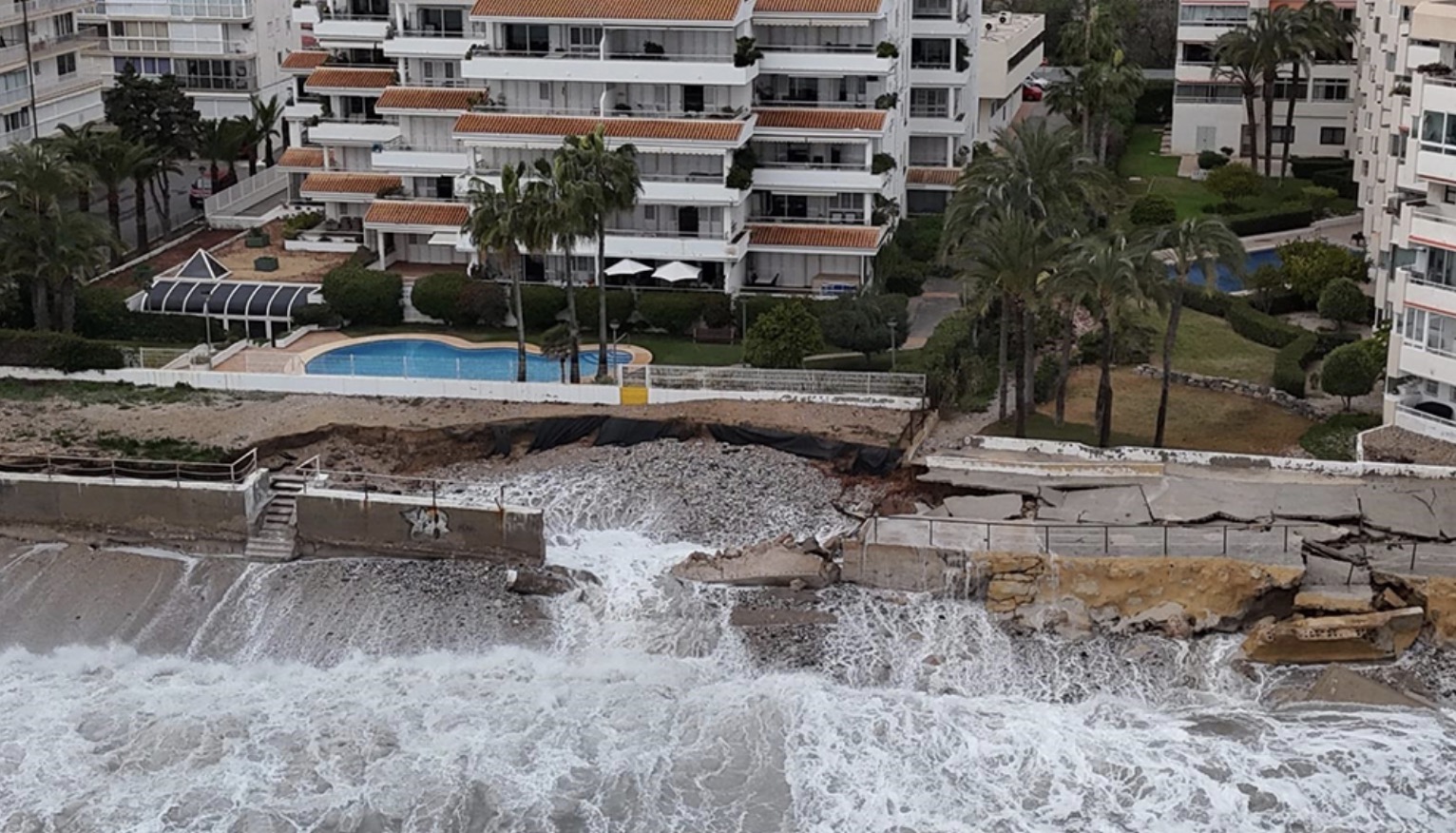 Altea sufre las consecuencias del temporal marítimo de los últimos días