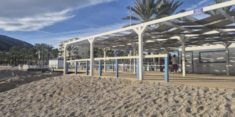 Normalidad en la playa del Racó de l’Albir tras el último temporal