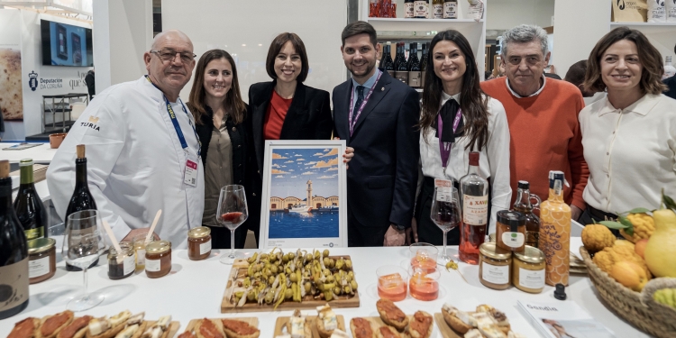 Los ministros Hereu y Morant saborean los productos de Gandia en Madrid Fusión