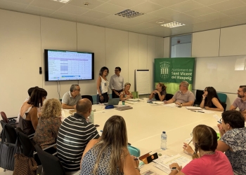 Educación crea un calendario de trabajo con los directores de todos los centros educativos para estrechar relaciones y planificar actividades