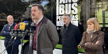 El servicio de autobús a las pedanías cumple un año con más de 1,5 millones de pasajeros