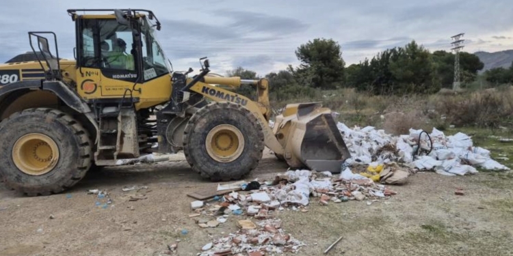 Benidorm lleva a cabo la retirada de enseres y escombros en varias zonas del municipio