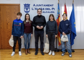 Educación felicita al alumnado distinguido con el Premio Extraordinario al Rendimiento Académico