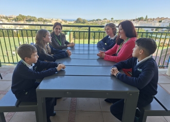 Cuando los alumnos toman la palabra: la escucha activa se integra en los planes de mejora escolar en Alicante