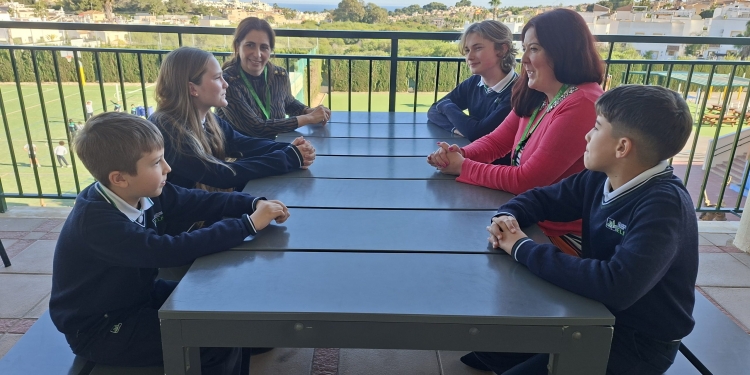 Cuando los alumnos toman la palabra: la escucha activa se integra en los planes de mejora escolar en Alicante