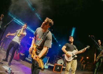 «Tener un saxofonista nos diferencia de otras bandas de versiones»