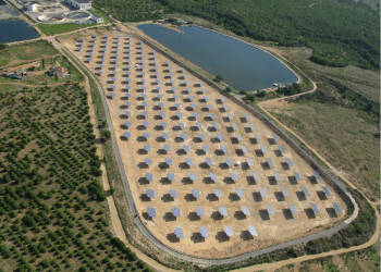 La planta solar contribuye a compensar el coste del alcantarillado
