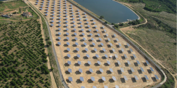 La planta solar contribuye a compensar el coste del alcantarillado