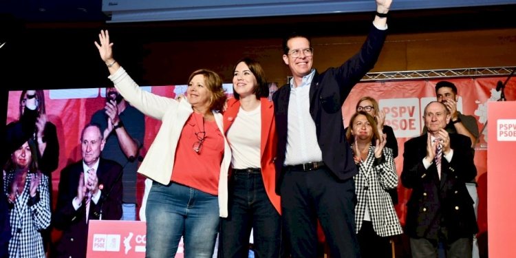 «Intentamos que las políticas de izquierdas se oigan en el Parlamento»