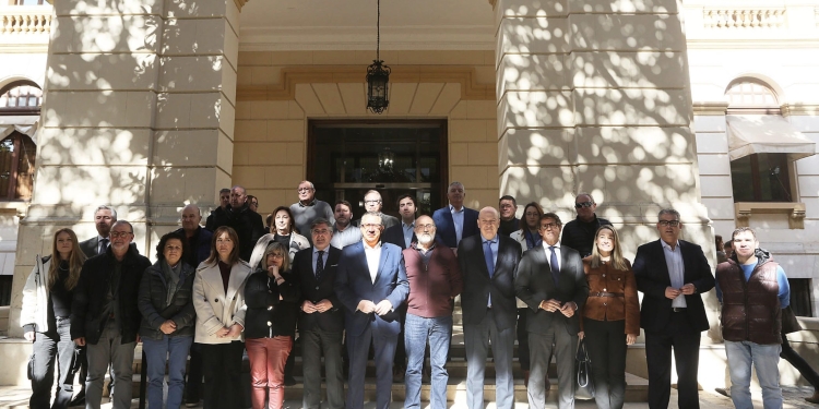 Un estudio sobre la pesca de arrastre financiado por la Diputación avala los recursos existentes, aunque aboga por una transición hacia la sostenibilidad