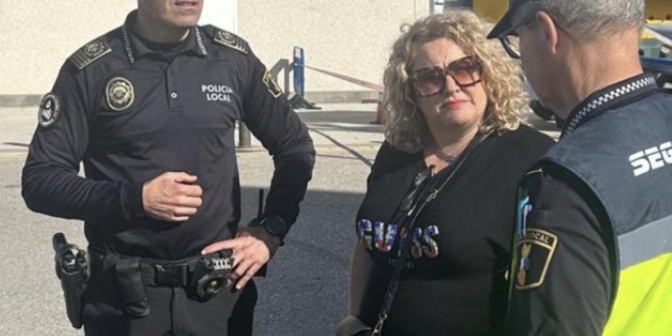 El Ayuntamiento de Orihuela pone en marcha la expedición de DNI y pasaporte en el acto en Orihuela Costa