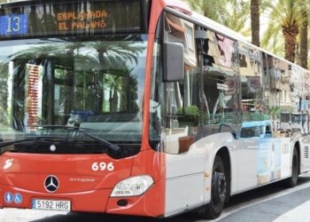 Alicante mantiene los refuerzos nocturnos de autobús y Tram este viernes por Carnaval