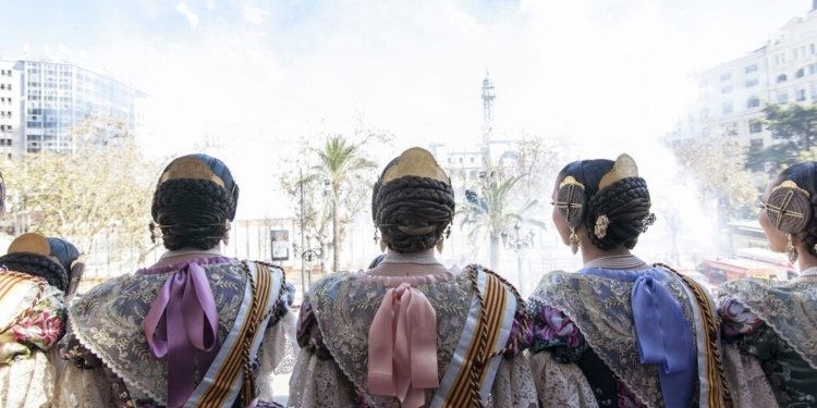 Se bate un nuevo récord con más de 20.600 participantes en el sorteo para ver una mascletá desde el balcón del Ayuntamiento