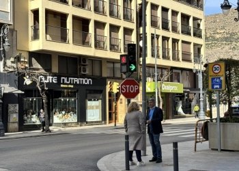 Seguridad Ciudadana inicia la instalación de los nuevos semáforos en Orihuela