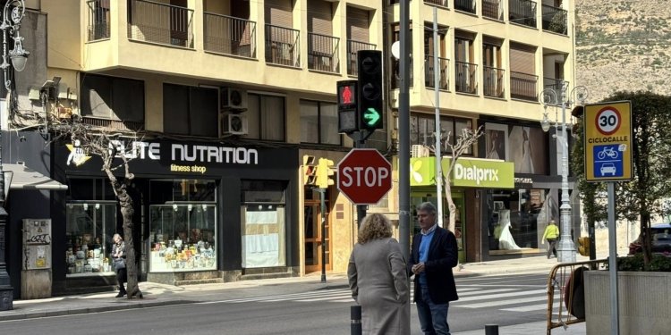 Seguridad Ciudadana inicia la instalación de los nuevos semáforos en Orihuela