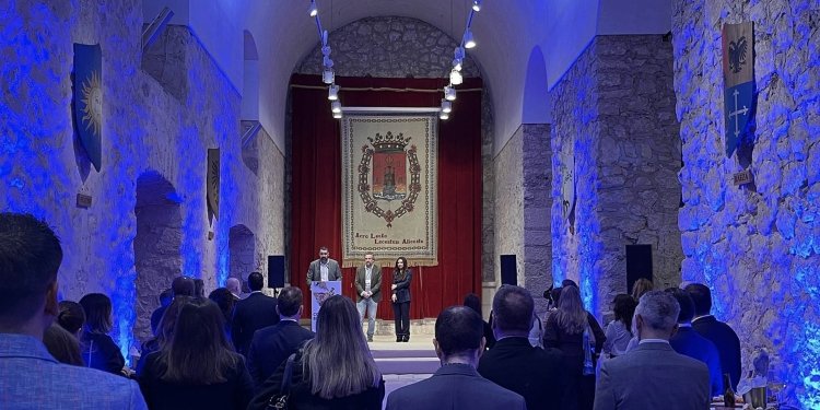 Touroperadores de EEUU y Canadá llegan a la Costa Blanca para conocer su potencial turístico, educativo y residencial