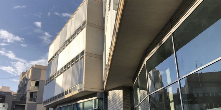 San Vicente inicia el procedimiento de selección para 14 nuevas plazas de auxiliares, técnicos y trabajadores sociales