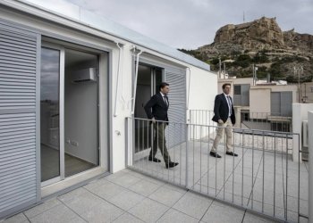 Alicante asigna 24 viviendas sociales para jóvenes, mayores y familias vulnerables