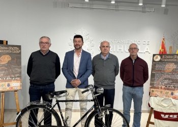 Orihuela presenta la ‘I Retro Ciclista Bernardo Ruiz’