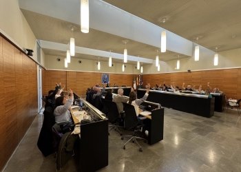 El pleno aprueba por unanimidad instar a las administraciones competentes a intensificar el control sobre la adjudicación de viviendas protegidas