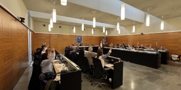 El pleno aprueba por unanimidad instar a las administraciones competentes a intensificar el control sobre la adjudicación de viviendas protegidas