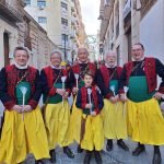 Mateo Vilaplana Blaak, junto a altos dirigentes de la filà Llana.