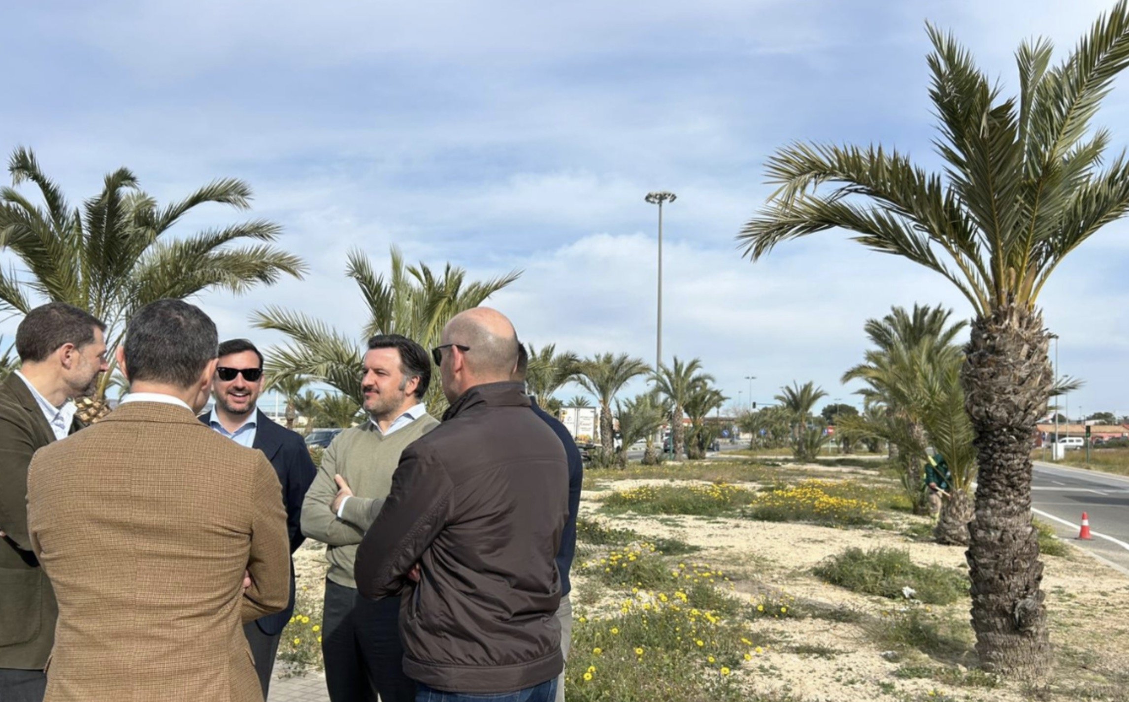 Comienzan los trabajos de ajardinamiento de las rotondas de la Ronda Oeste