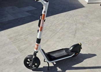 Seguridad Ciudadana inicia la implantación del servicio regulado de patinetes eléctricos en Orihuela Costa