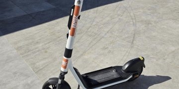 Seguridad Ciudadana inicia la implantación del servicio regulado de patinetes eléctricos en Orihuela Costa