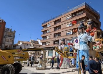 Utiel inicia su semana grande de Fallas con la Plantà de monumentos