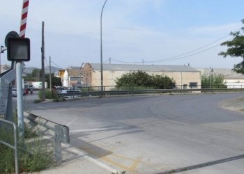 Obras inicia la reparación de Rosalía de Castro, cerrada al tráfico hacia el Paso a Nivel hasta el miércoles al mediodía