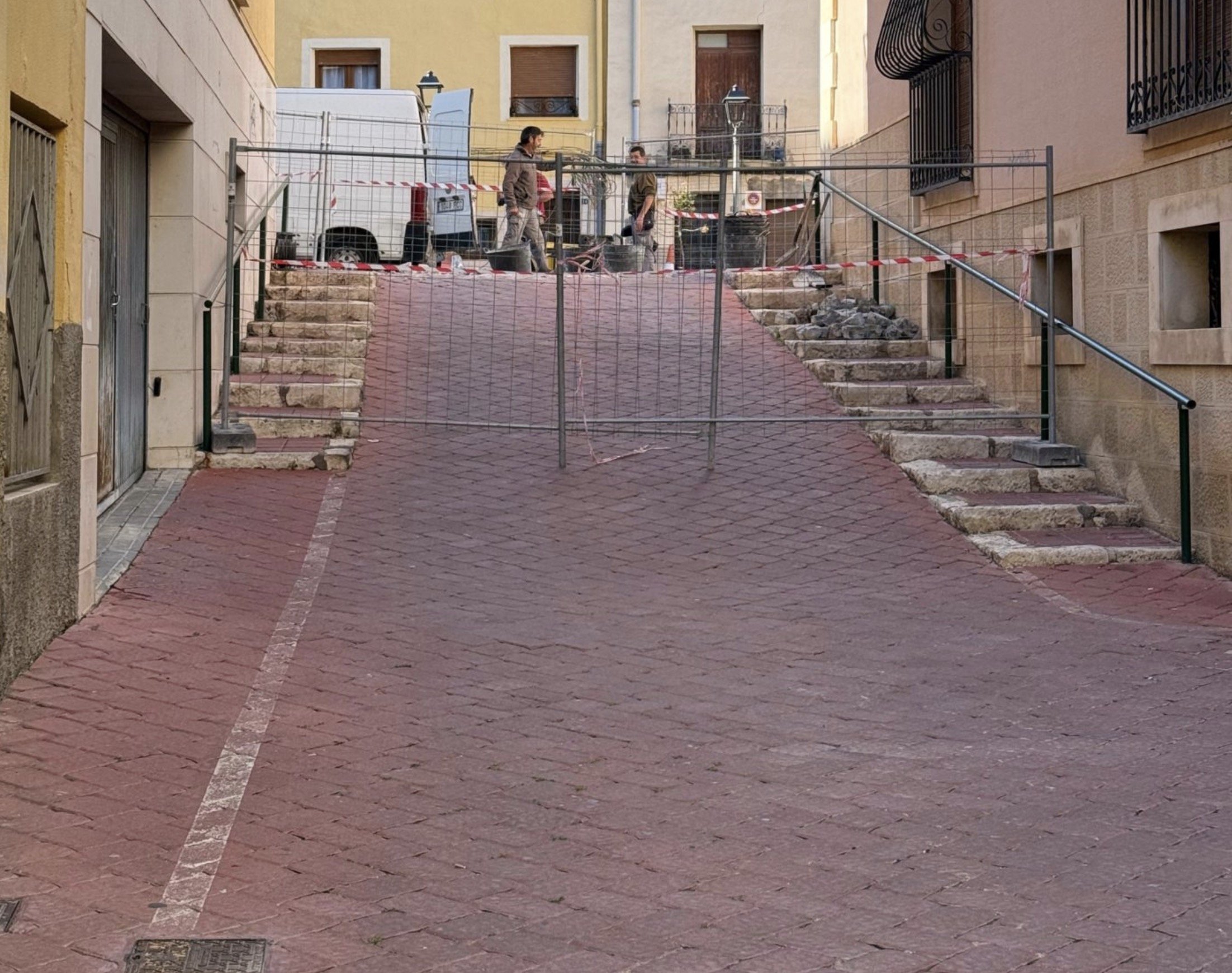 Urbanismo inicia las obras de adecuación del badén de la plaça de Dalt