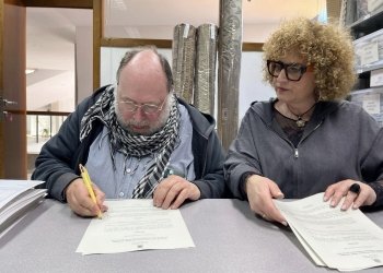 Cultura recibe la donación de tres alfombras para el futuro Museo Etnográfico y de la Alfombra de Crevillent