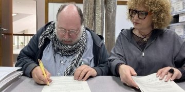 Cultura recibe la donación de tres alfombras para el futuro Museo Etnográfico y de la Alfombra de Crevillent