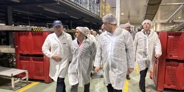 Barrachina reclama en la Vega Baja un pacto nacional del agua para proteger la agricultura mediterránea