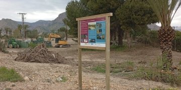 Orihuela instala paneles informativos sobre la flora y fauna del Segura para reforzar la educación ambiental en el entorno del río