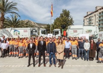 Elda presenta el nuevo servicio de limpieza viaria y recogida de residuos urbanos