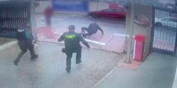 Guardia Civil detiene a dos personas y recupera un vehículo de alta gama sustraído en Reino Unido